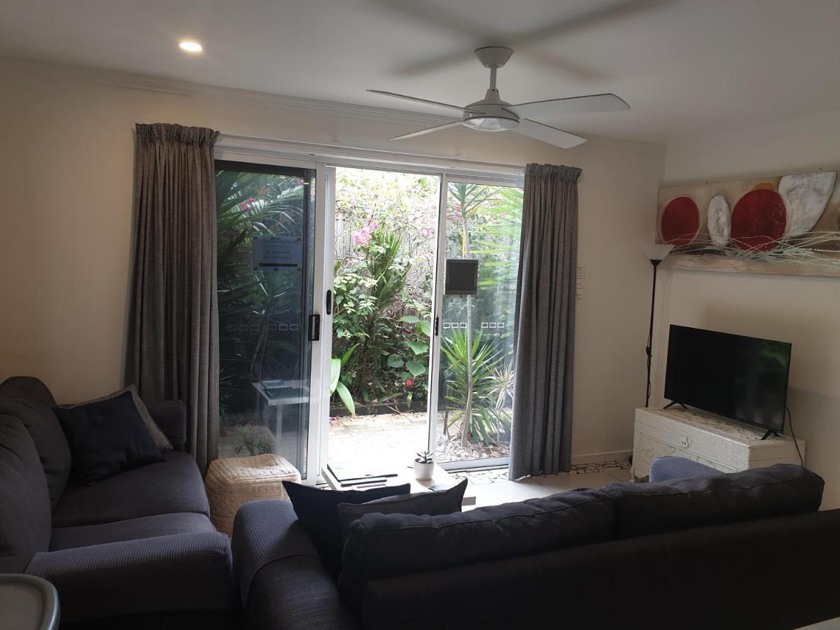 Pet Friendly & Spacious Two Bedroom Guest Unit Caloundra Exterior foto